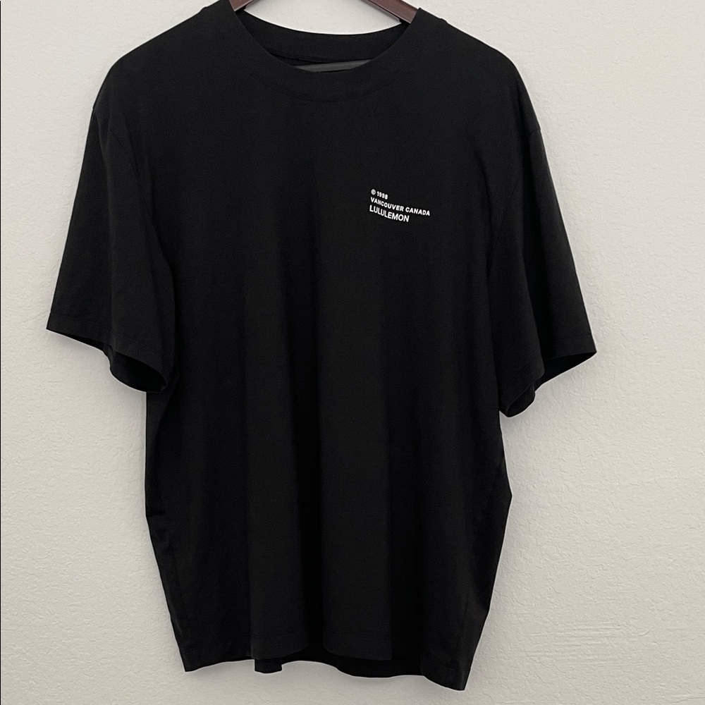 Lululemon used like new, Men 1998 Vancouver Canada, black T-shirt, large
